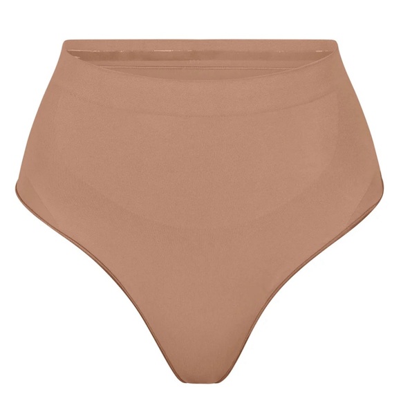 SKIMS Seamless sculpt mid waist thong. Size L. Brand new. - Picture 3 of 3